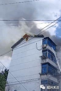 网友爆料小区火灾视频,网友现场视频记录惊险瞬间  第3张